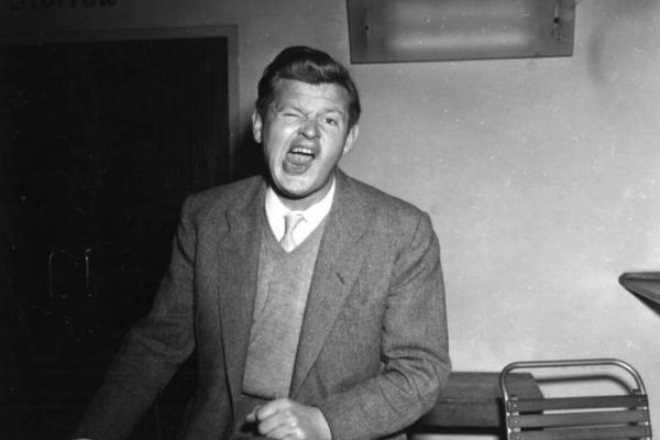 Benny hill tod im wohnzimmer