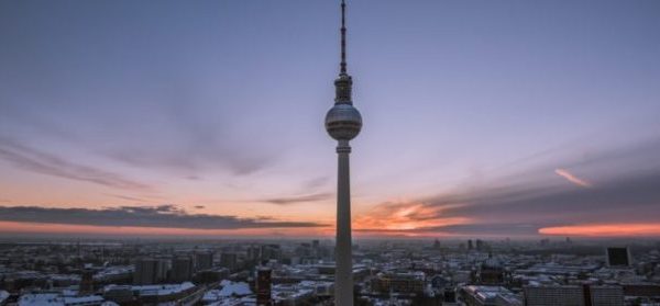 Berlin gelände techno wohnzimmer hippies