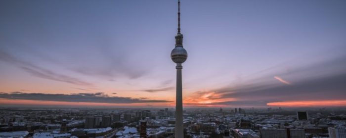 Berlin gelände techno wohnzimmer hippies